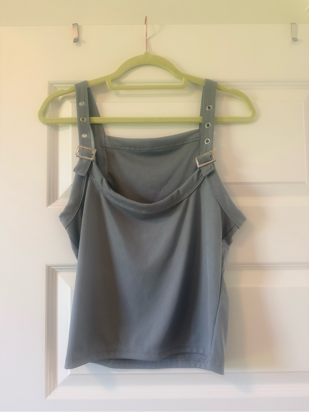 Sleeveless Ribbed Cropped Tank Top with Buckle Straps - Gray